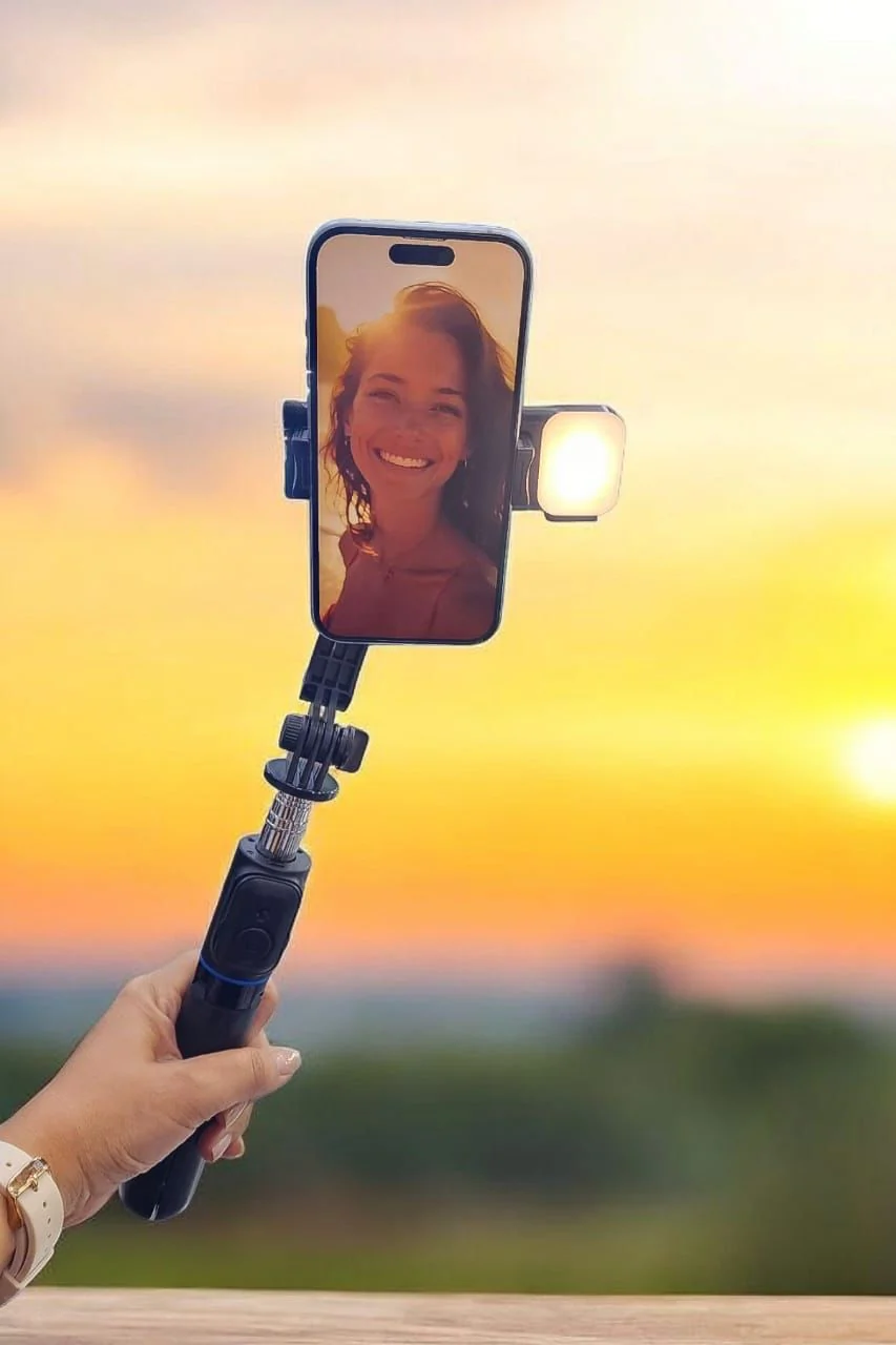 Palo Selfie Portátil Con iluminación - Image 4