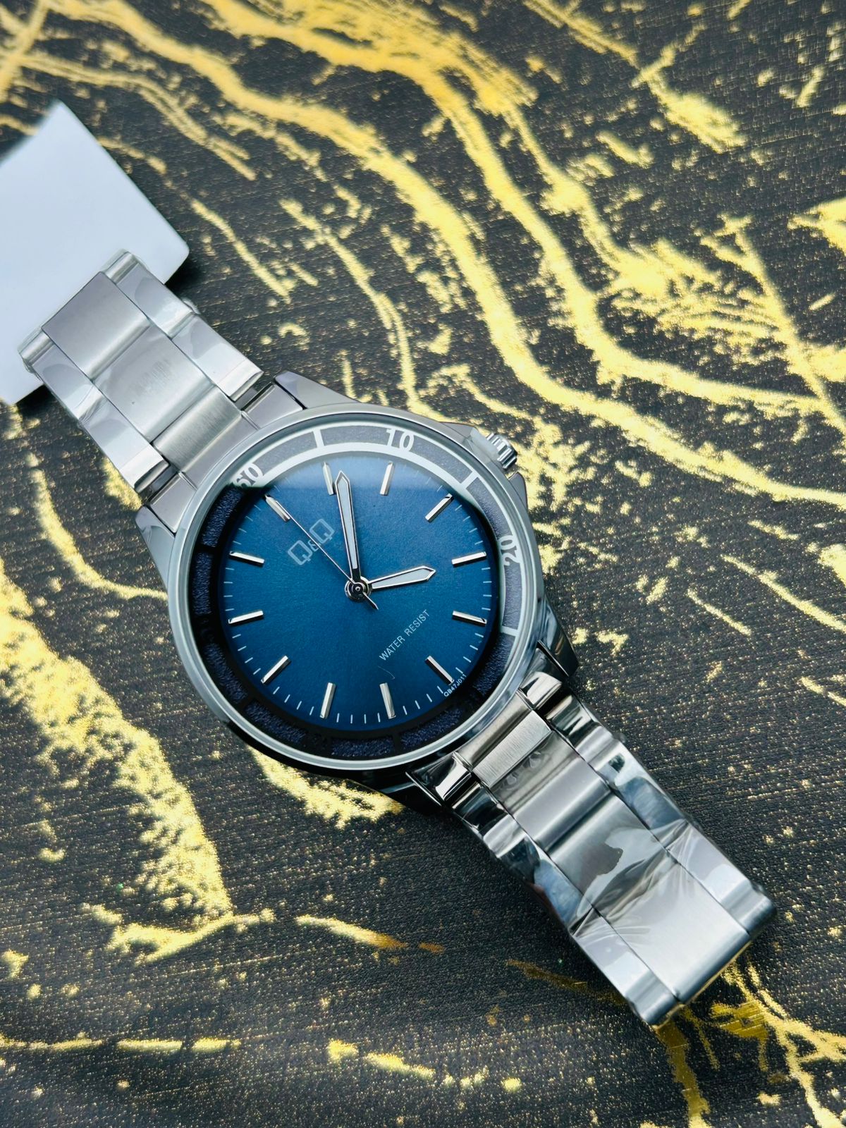 Reloj Q&Q para dama fondo color - Image 3