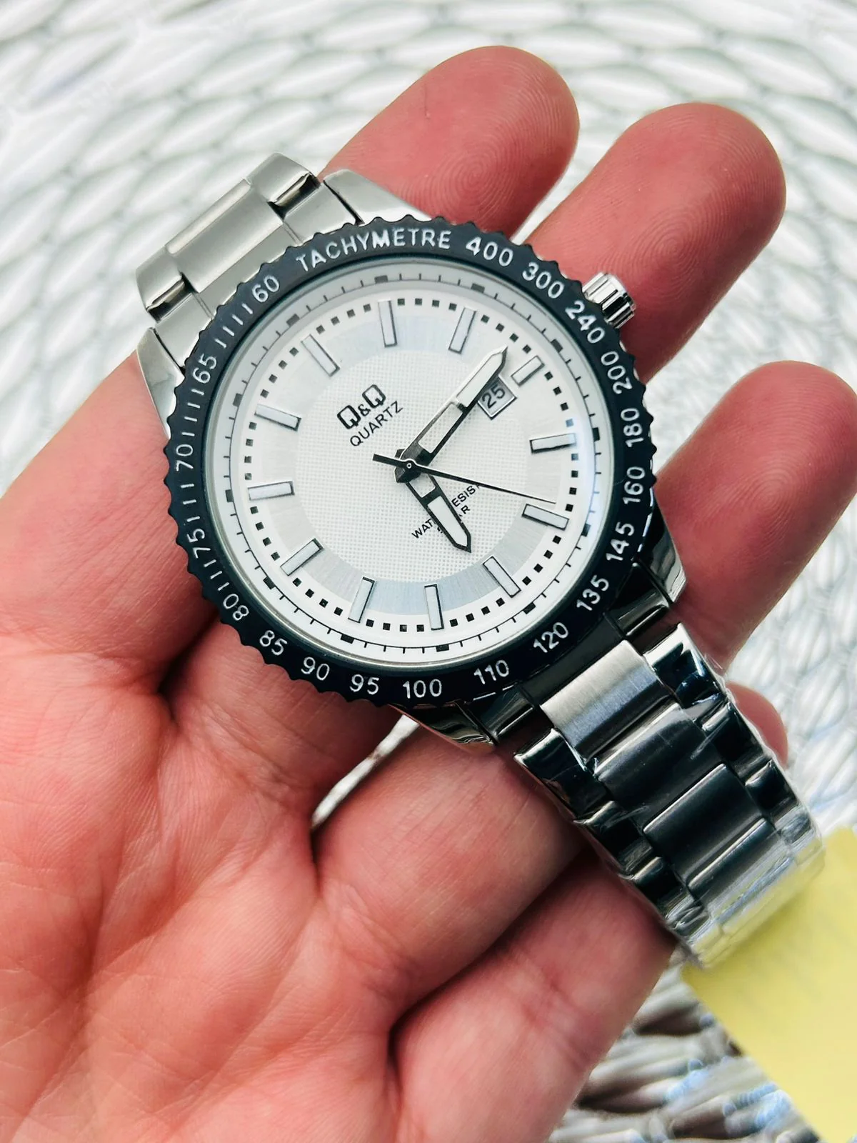 Reloj Q&Q Deportivo en Acero – Calendario Día - Image 2