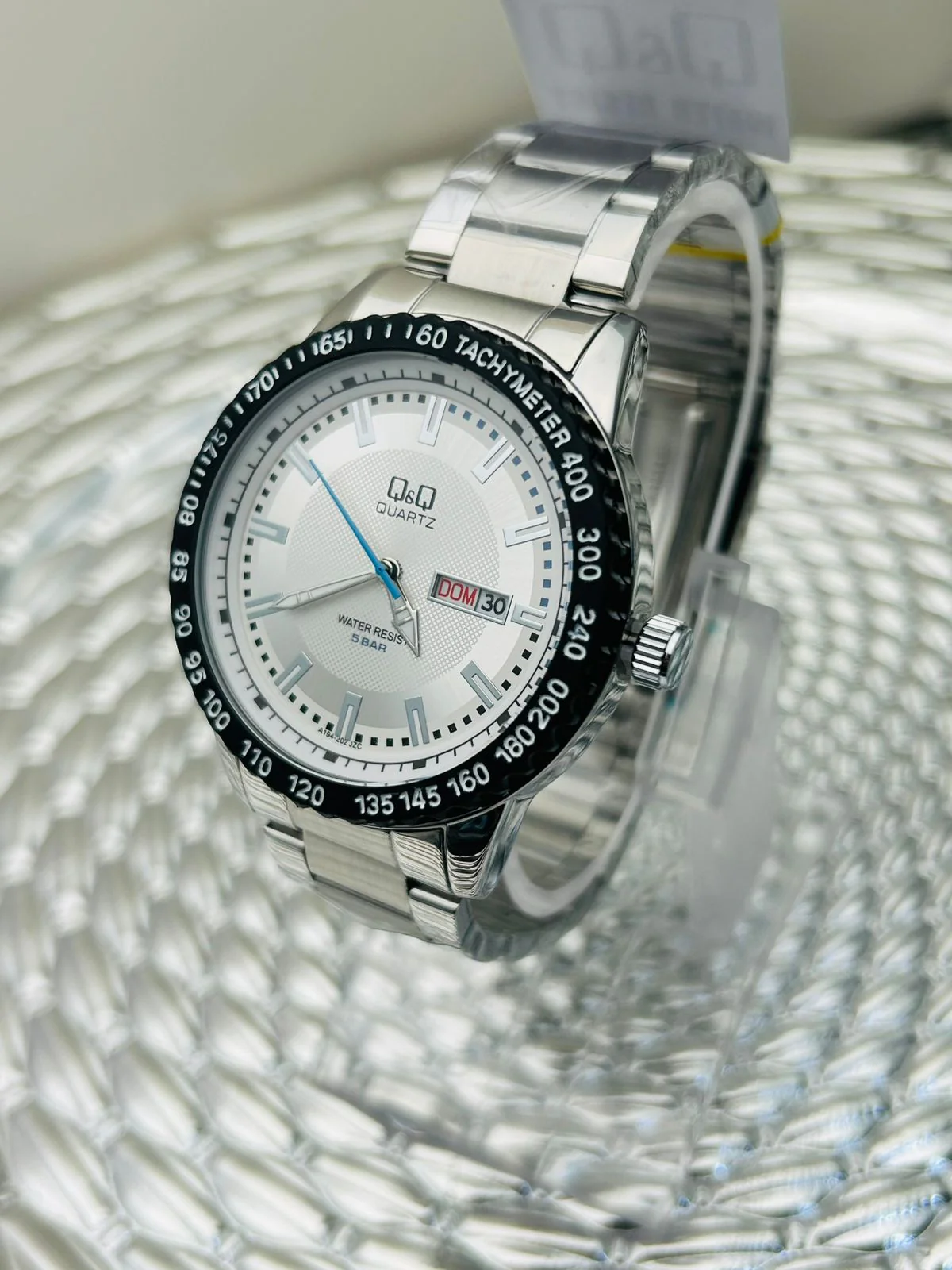 Reloj Q&Q deportivo en acero para caballero - Image 2