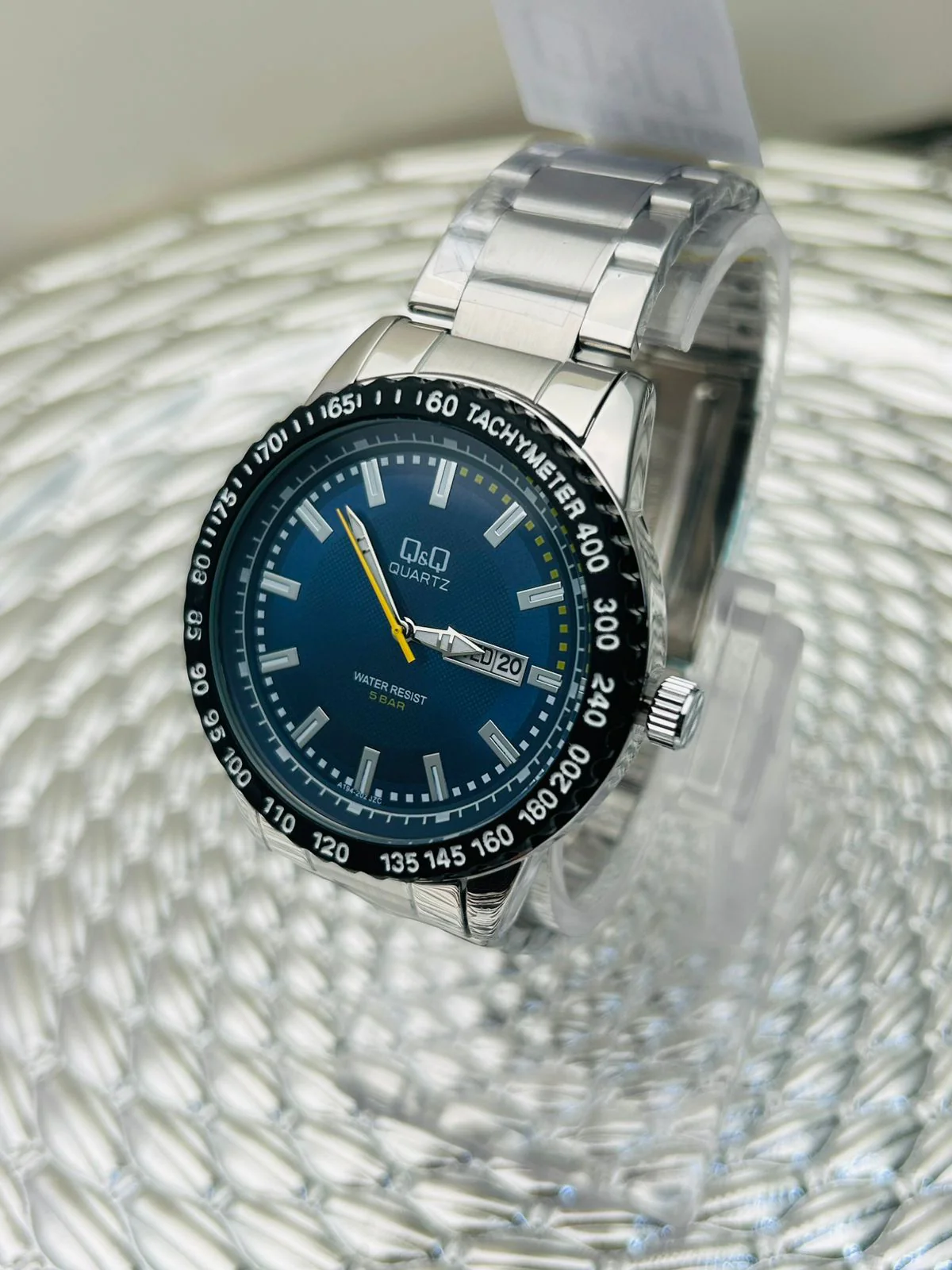 Reloj Q&Q deportivo en acero para caballero - Image 3
