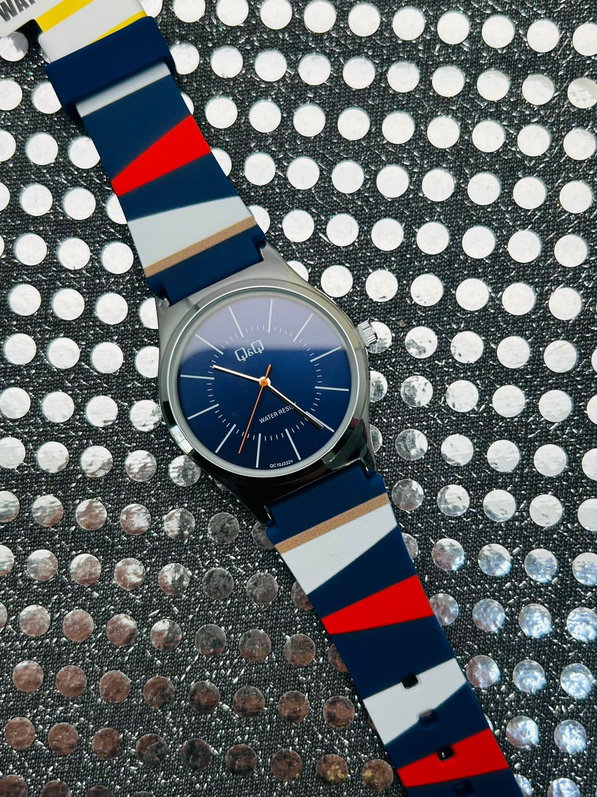 Reloj Q&Q en goma unisex - Image 3