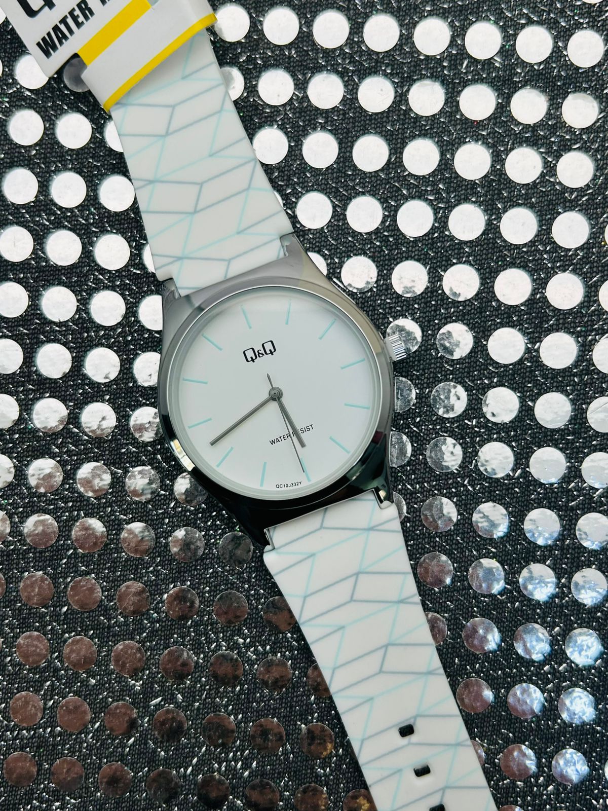 Reloj Q&Q en goma unisex - Image 4