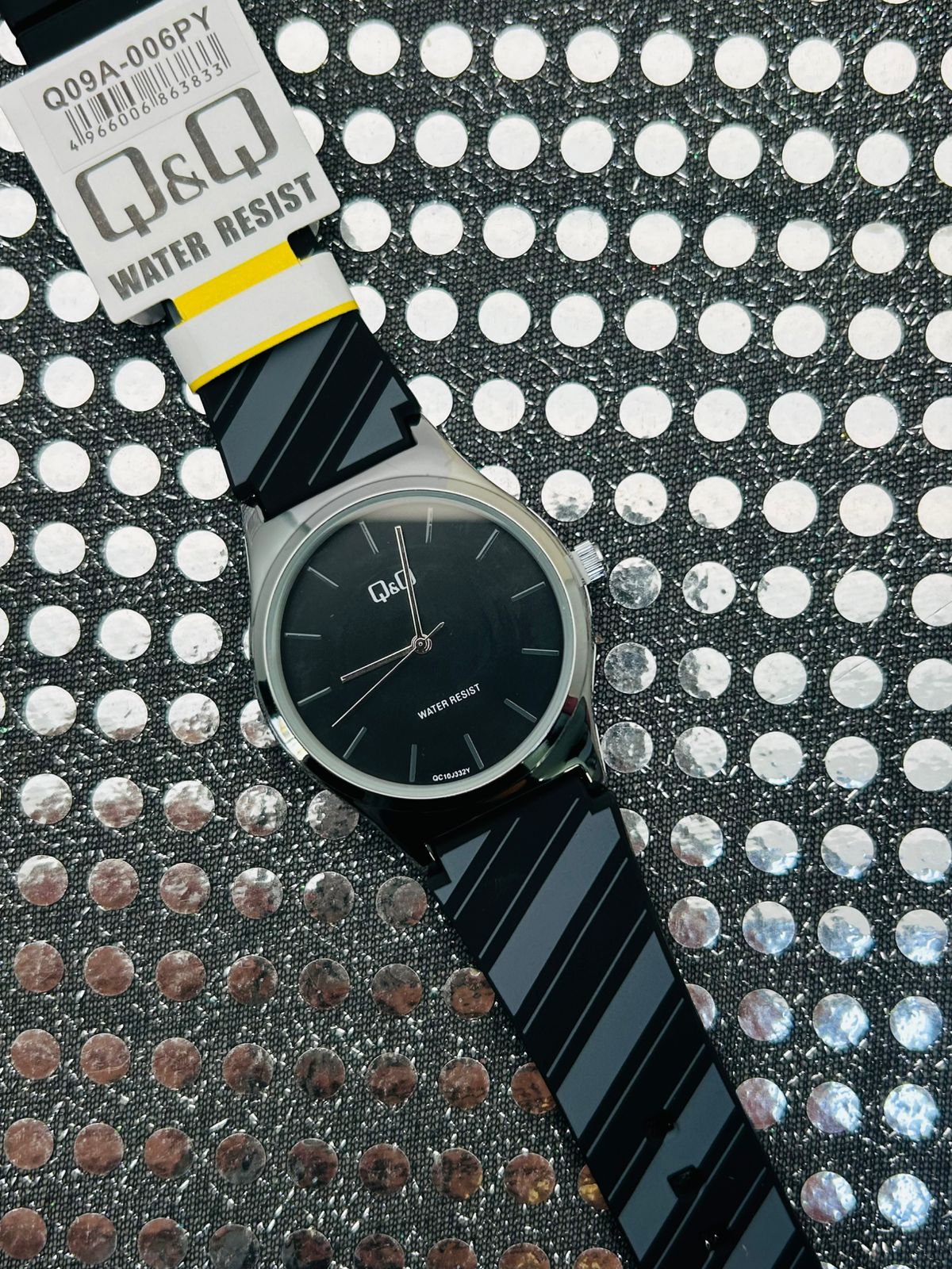 Reloj Q&Q en goma unisex - Image 5