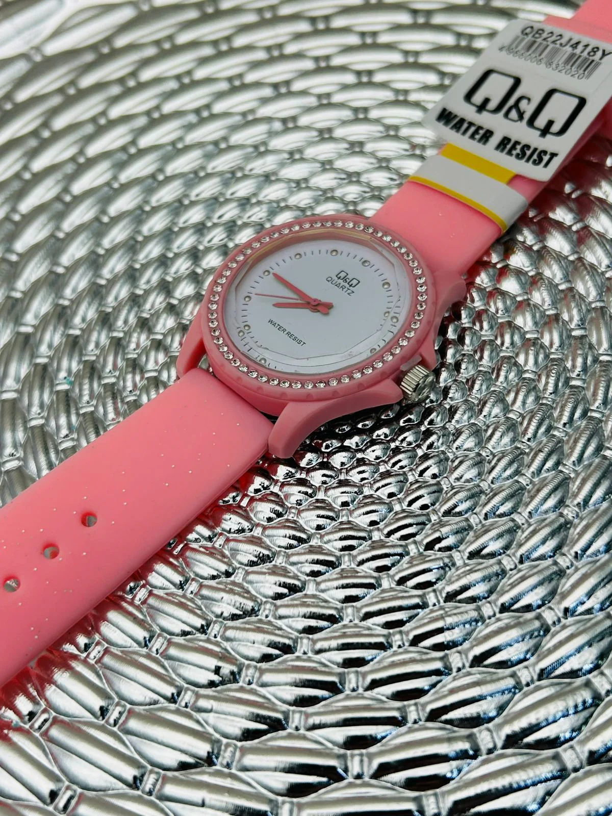 Reloj Q&Q escarchado con pedrería - Image 3