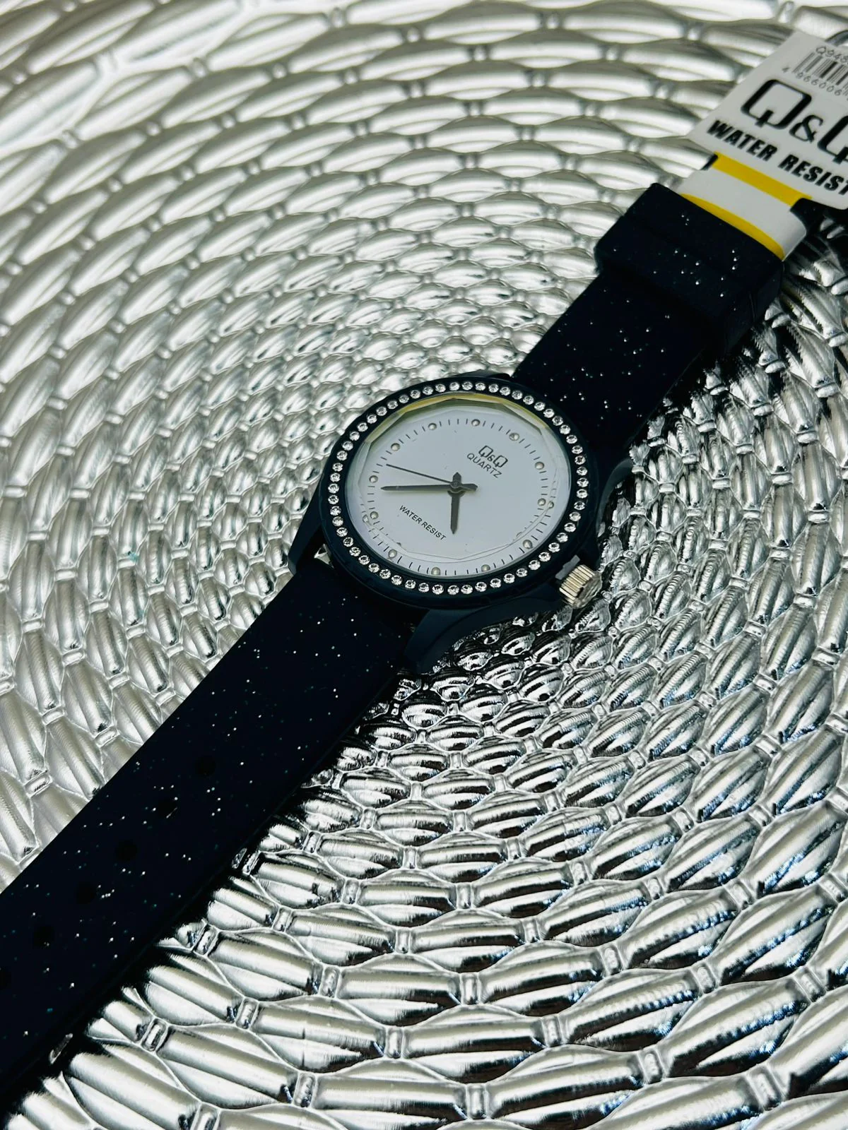 Reloj Q&Q escarchado con pedrería - Image 8