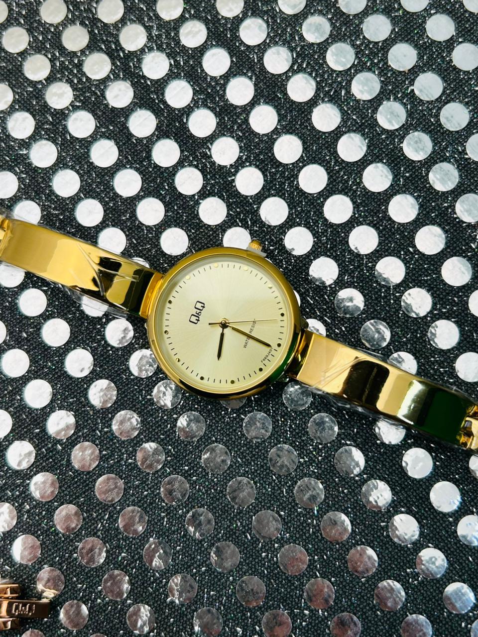 Reloj Q&Q para dama pulsera - Image 2