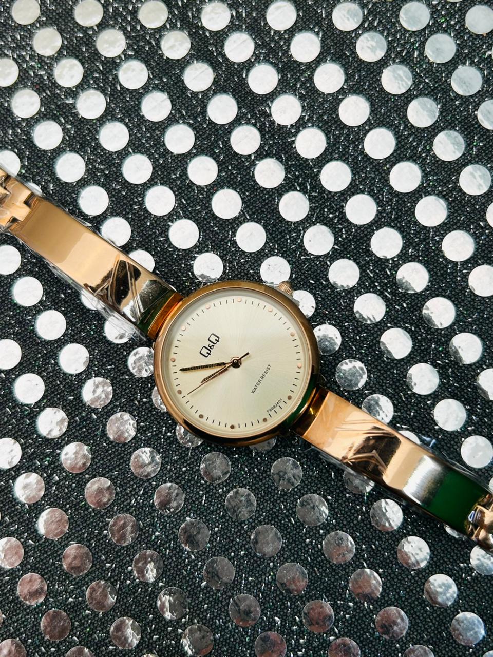 Reloj Q&Q para dama pulsera - Image 4