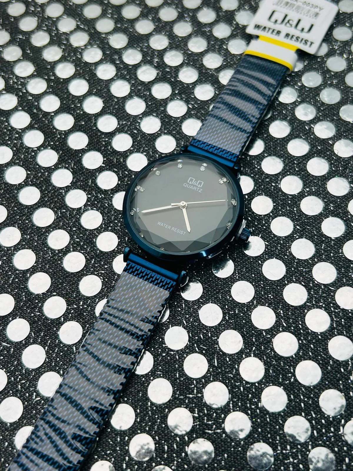Reloj Q&Q pulso en acero QZ81J202Y - Image 2