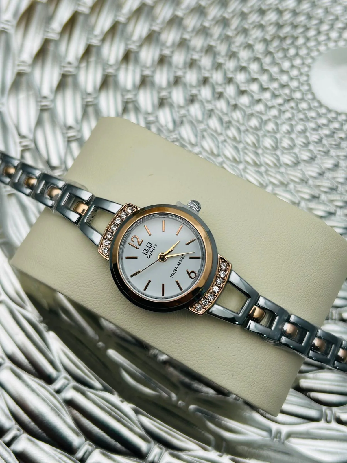 Reloj Q&Q tipo joya - Image 8