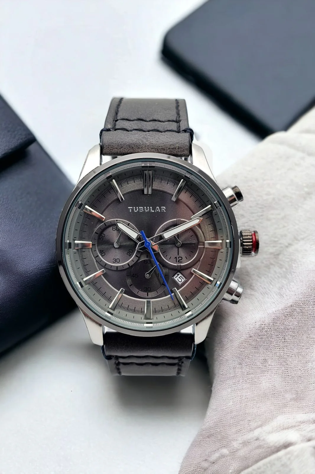 Reloj TUBULAR CORREA CUERO - Image 3